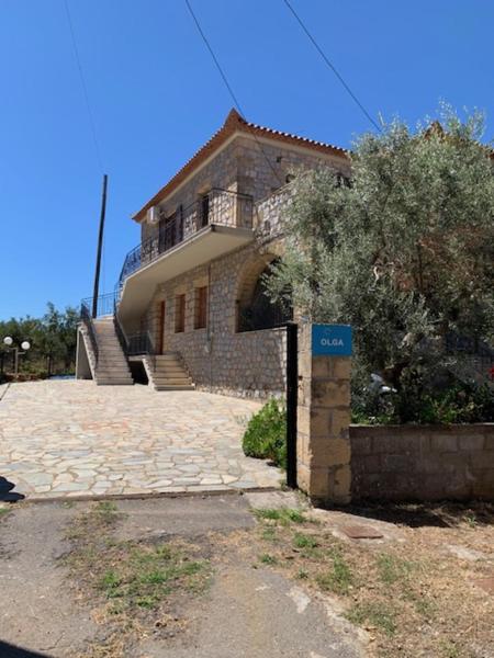 ΤΟ ΠΕΤΡΙΝΟ / THE PETRINO APARTMENTS, Book Apartment Stoúpa 