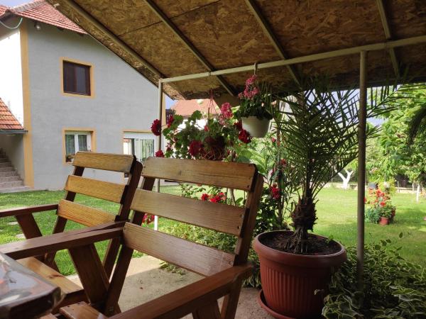 Konak Mali Raj, Buchen Sie  Hotels in Zentralserbien mit Parkplatz, Parkplätze