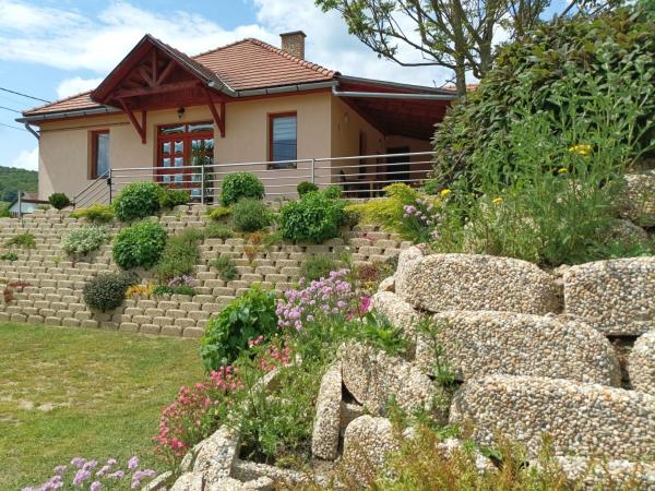Napfénydomb Vendégház, Buchen Sie Pension  
