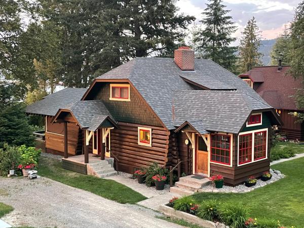 Sleeps Cabins, Buchen Sie Ferienpark Sagle Idaho
