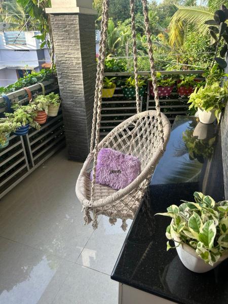 Chaithritha Ladies Only Homestay, Prenota  Hotel a Trivandrum con parcheggio, Parcheggio