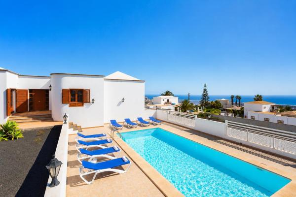 Villa El Callao, Prenota Villa Tias 