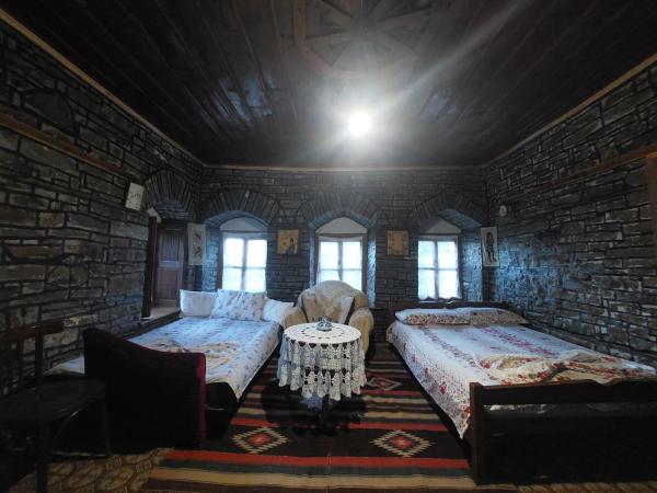 guest house in buhal, Reserva ahora  Hoteles en Gjirokastër County con piscina, Piscina
