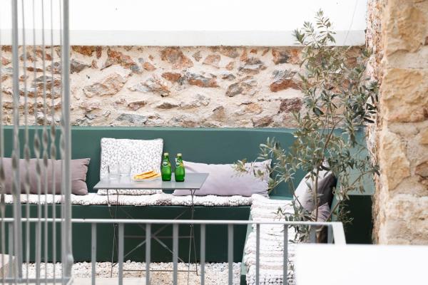 Central5 Boutique Apartments with Common Garden Next to Metro, Book Apartment Athens 