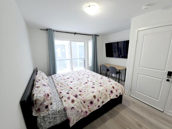 King Bed TV Private Ensuite Retreat Bathroom or Economical Double Bed Room, Prenota Hotel North York Toronto