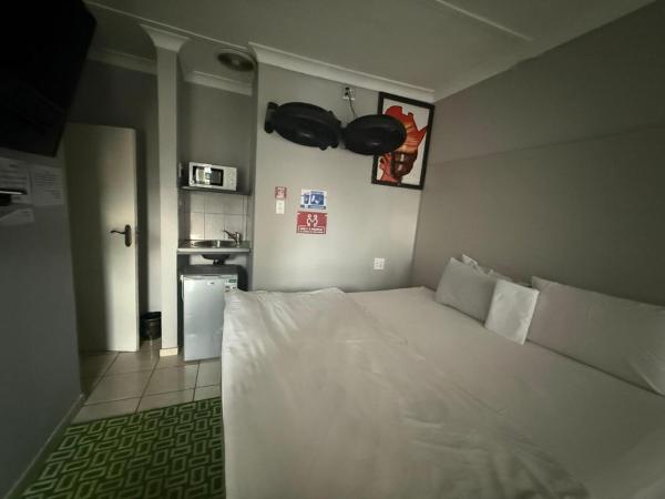 Evergreen Guest House Westonaria Town, Buchen Sie  Westonaria Gauteng