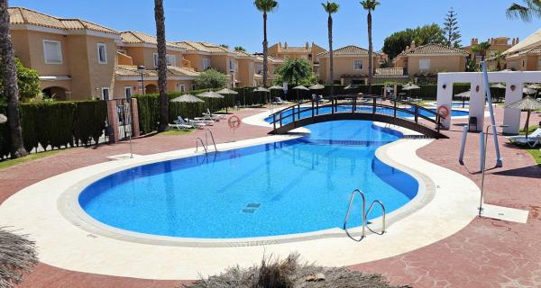 Casa Duplex en complejo Playas del Sur, 400m del mar , WIFI, Book Vacation Home Vera Playa 