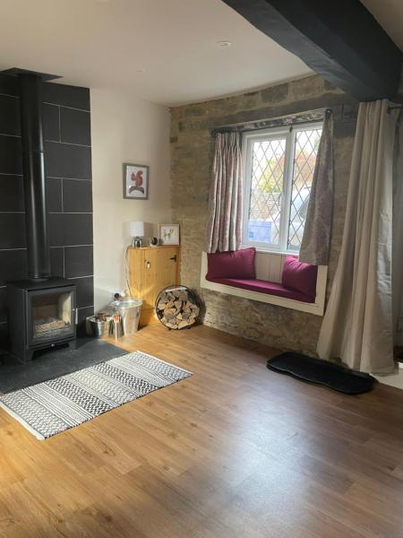 Cotswold Coombe Cottage, Book Vacation Home Wotton-under-Edge Gloucestershire