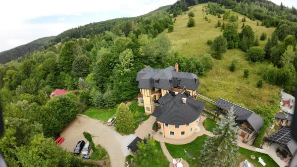 Montana, Reserva ahora  Hoteles en Suceava con aparcamiento, Aparcamiento