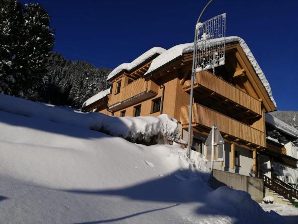 Haus Nick, Appartementhaus, Prenota  Hotel a Tirolo con parcheggio, Parcheggio
