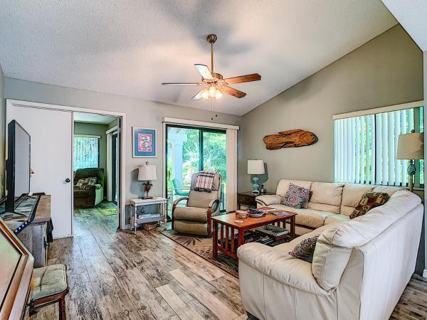 Tastefully Decorated Sea Woods Villa - Near beach access, shopping & Dining! S4410, Buchen Sie Villa Villen in Florida, Villa