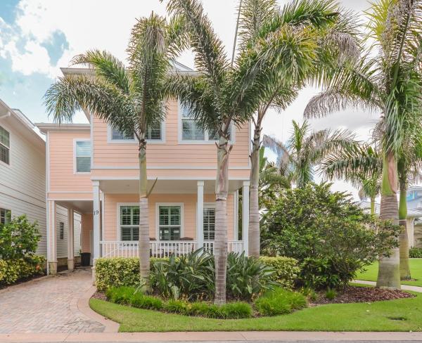 Riverfacing Townhome in The Village at New Smyrna Marina - 19 Old Feger, Buchen Sie Hotel SPA-Hotels in Florida, SPA