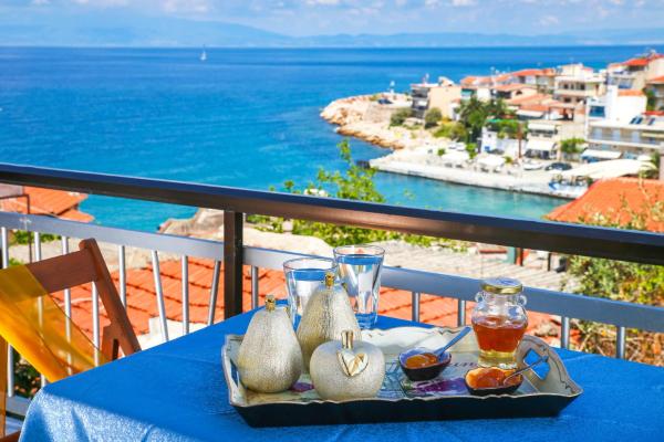 Athanasia Rooms, Book  Maries Thassos