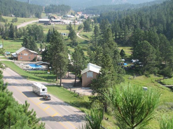 Black Hills Cabins at Quails Crossing, Buchen Sie  Hill City Wind Cave National Park
