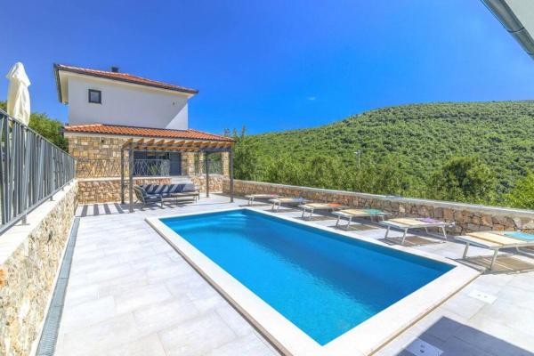 Villa Green Sky, Buchen Sie  Hotels mit Pool in Kvarner-Bucht, Schwimmbad