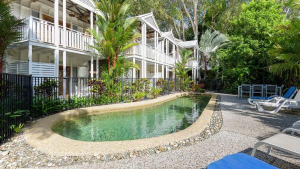 Craven Cottage at Full Moon Terraces - Tropical Queenslander Townhouse, Reserva ahora  Hoteles con piscina en Queensland, Piscina