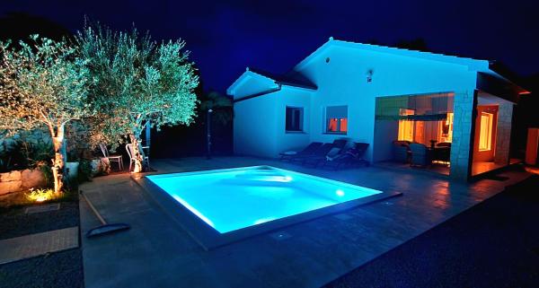 Villa Nevera, Buchen Sie  Hotels in Insel Krk mit Parkplatz, Parkplätze