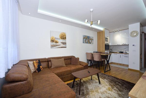 Apartment Mina, Buchen Sie Ferienwohnung Hotels in Zentralserbien mit Parkplatz, Parkplätze