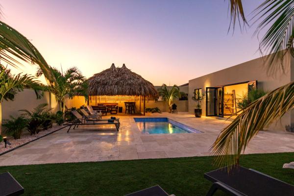 Villa Mambo Royale, Book  Willemstad Hotels with a Pool, Swimming Pool