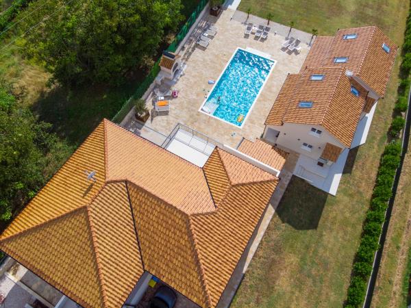 Resort Luka et Rafael, Buchen Sie  Hotels in Gespanschaft Split-Dalmatien mit Pool, Schwimmbad