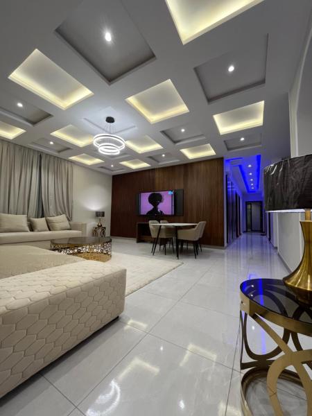 شقة فندقية راقيه ثلاث غرف نوم, Buchen Sie Hotel Hotels in Provinz Mekka mit Parkplatz, Parkplätze