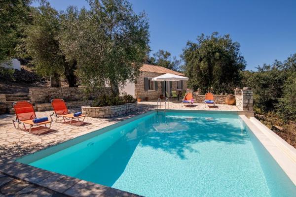 Villa Hara, Book  Hotels in Paxoi with a Pool, Swimming Pool