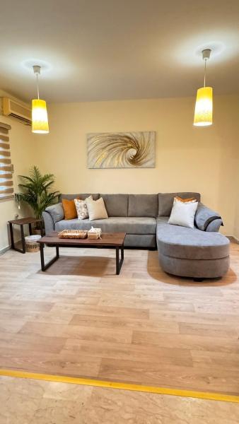 Chic 3-BR Tala Almajd Villas in upscale district Alnahdah Family only, Buchen Sie  Hotels mit Pool in Provinz Mekka, Schwimmbad