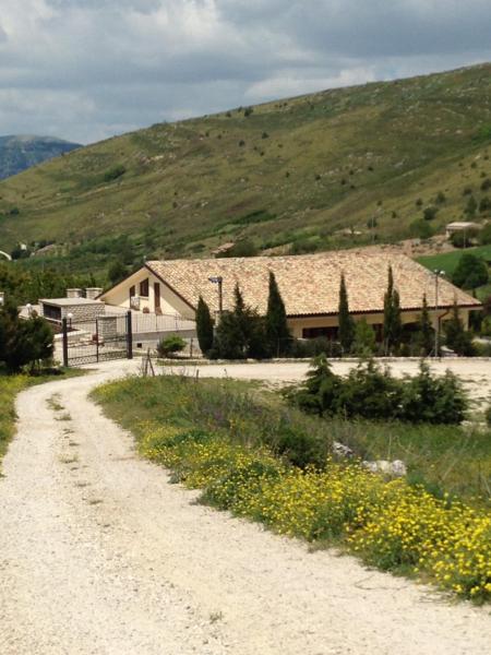 Agriturismo Serra Moneta, Book  Sicily Hotels with a Parking, Parking