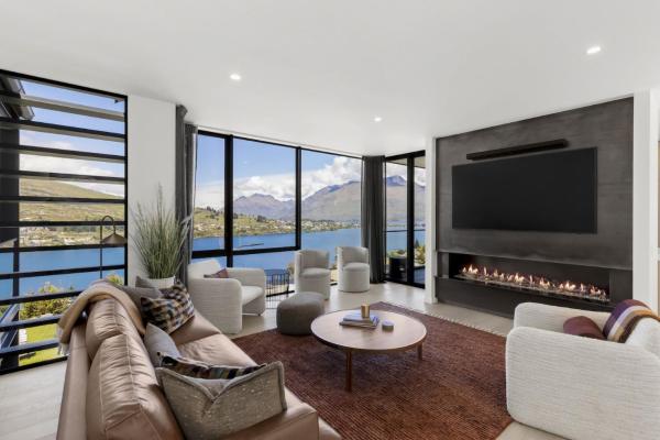 Belle Vue Villa - Stunning Views and Hot Tub, Buchen Sie  Queenstown 