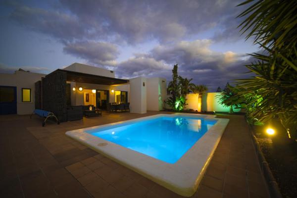 Excellent Playa Blanca Villa - 4 Bedrooms - Villa Mestana - Modern Interiors - Sea and Mountain Views, Prenota  Playa Blanca 