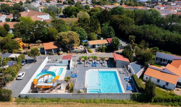 Camping Paradis 4 étoiles Au Port de LHoumeau - La Rochelle, Prenota Campeggio Campeggi e glamping a Aquitania, Campeggio