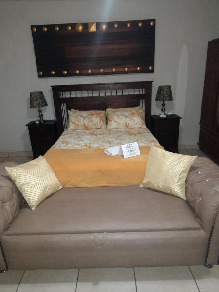 Charis Guesthouse, Prenota  Hartswater Northern Cape