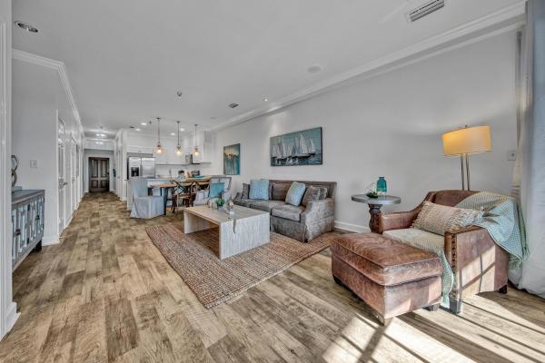 Newly renovated overlooking the Seacrest Village Pool and Beach access, Buchen Sie  Seacrest Florida
