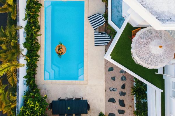 1 By The Beach with Pool - 3 bedrooms, Prenota  Hotel con piscina a Mauritius Costa Nord, Piscina