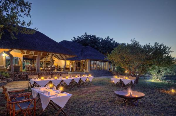 Rhulani Safari Lodge, Prenota Lodge Melorane Madikwe Game Reserve