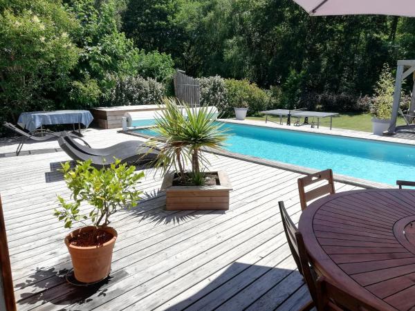 Villa piscine chauffée,5ch ,climatisation, bar extérieur, Reserva ahora  Hoteles en Aquitania con aparcamiento, Aparcamiento