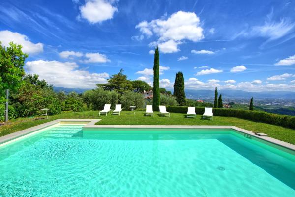 Villa Mami by PosarelliVillas, Buchen Sie  Hotels mit Pool in Pisa, Schwimmbad