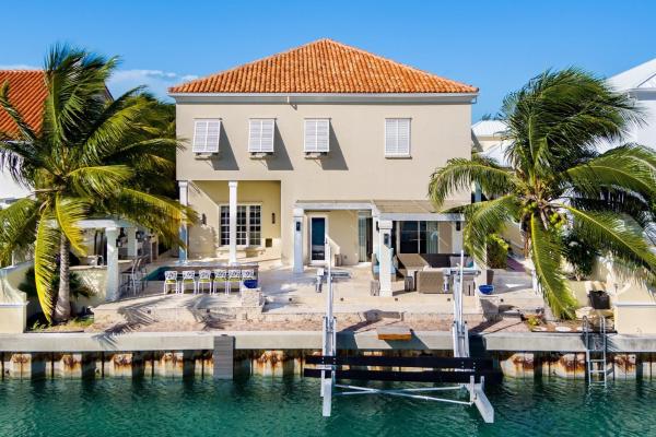 Abundance and Prosperity Villa, Réserver  Long Bay Hills Providenciales