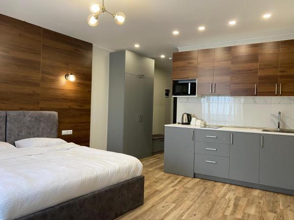 BI Residence, Prenota  Hotel con piscina a Ajara, Piscina