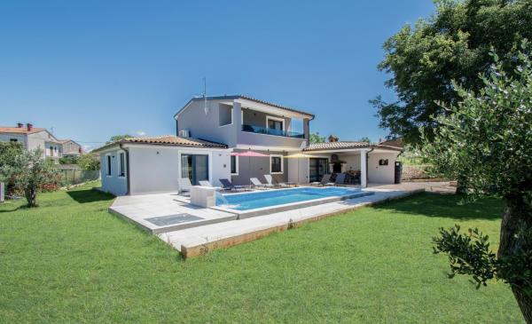 Villa Vala with a large yard near Pula, Buchen Sie  Marčana Pula Region