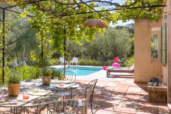 Paradise place South of France, Buchen Sie  Junas Gard