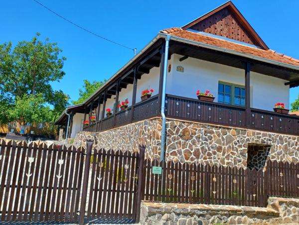Várlak Hollőkőn Vendégház, Buchen Sie  Hollókő 