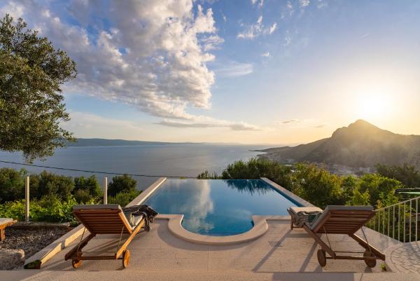 Villa Favola Omis 360 PHOTOS-VIRTUAL TOUR ON DEMAND, Buchen Sie  Hotels in Gespanschaft Split-Dalmatien mit Pool, Schwimmbad