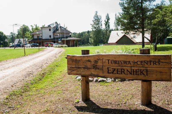 LVM tūrisma un atpūtas centrs "Ezernieki", Prenota Affittacamere Hotel a Vidzeme con parcheggio, Parcheggio