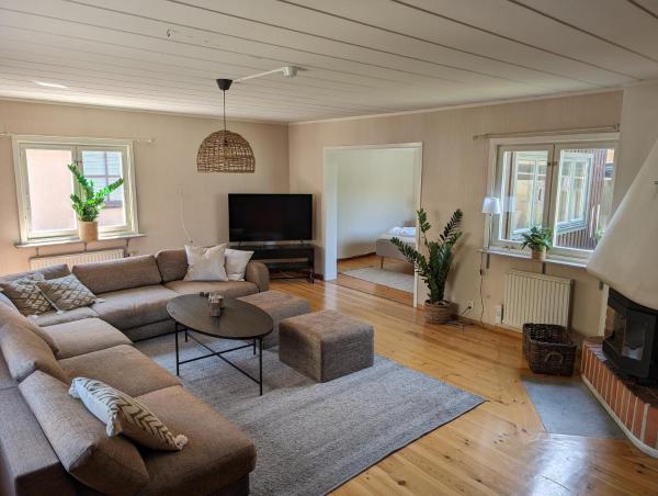 Tranquil Villa with Garden Views & Terrace 3BR, Book  Visby 