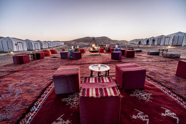 DESERTIUM Royal Luxury Desert Camp, Prenota  Lac Yasmins Al-Rashidiyya