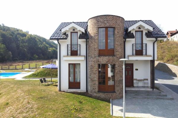 Royal King Villa 2, Buchen Sie  Hotels mit Pool in Zentralserbien, Schwimmbad