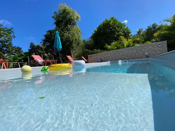 Villa Corail Les Abymes, Prenota  Hotel con piscina a Grande-Terre, Piscina
