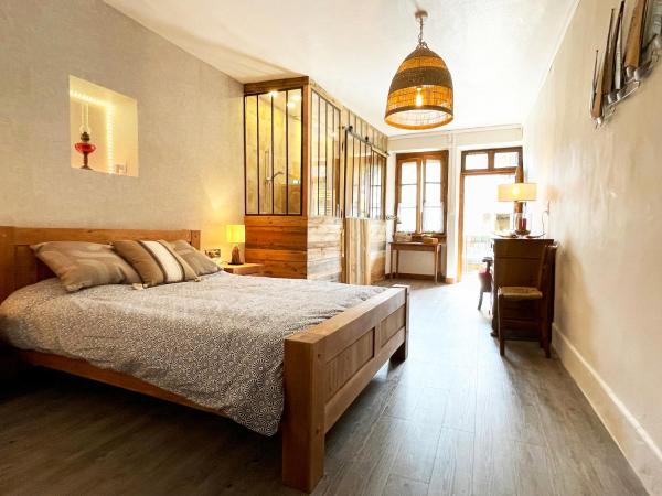 Chambres dhôtes avec entrée privative au calme dans maison de village, Prenota  Hotel a Alvernia con parcheggio, Parcheggio