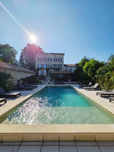 La Maison Chaleureuse, Reserva ahora  Hoteles en Aquitania con aparcamiento, Aparcamiento